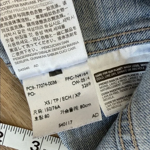 Levi’s Women’s Distressed Denim Vest – Blue – Size XS - Picture 5 of 8